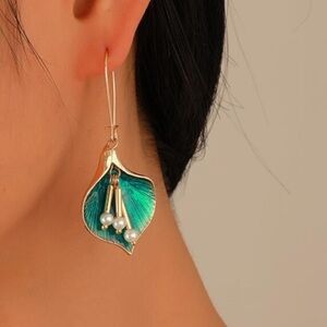 Vintage Style Turquoise Leaf Pearl Drop Earrings